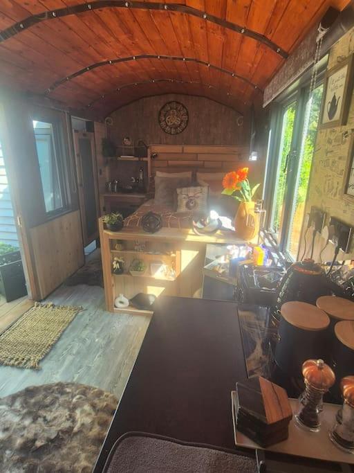 Spinney Retreats - 2 X Unique Shepherds Huts Dog Friendly Northampton Exterior foto