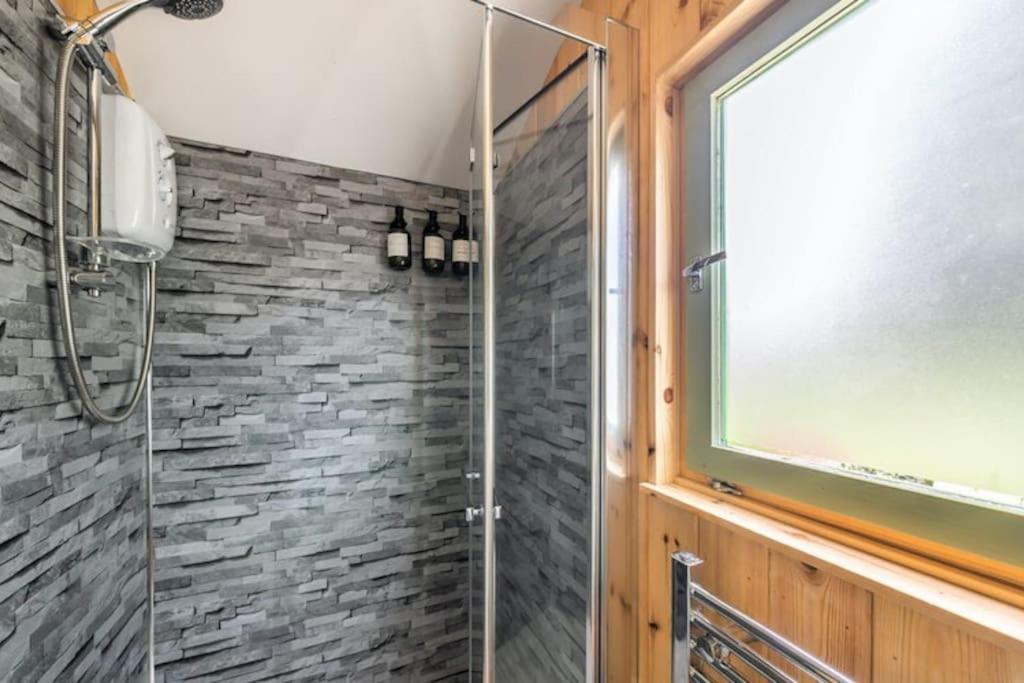 Spinney Retreats - 2 X Unique Shepherds Huts Dog Friendly Northampton Exterior foto