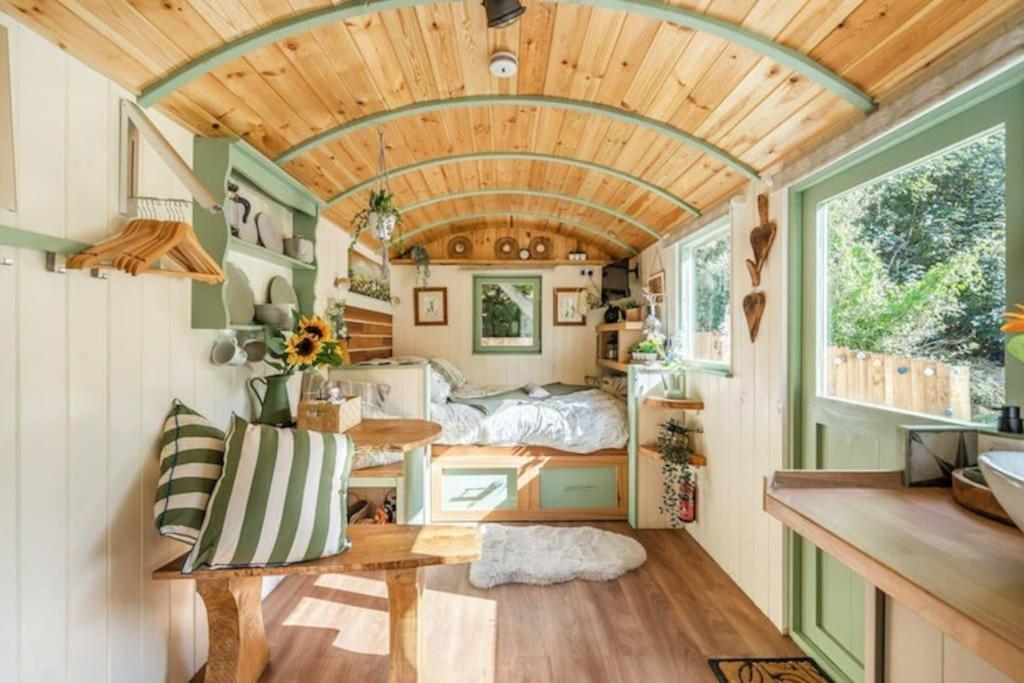 Spinney Retreats - 2 X Unique Shepherds Huts Dog Friendly Northampton Exterior foto